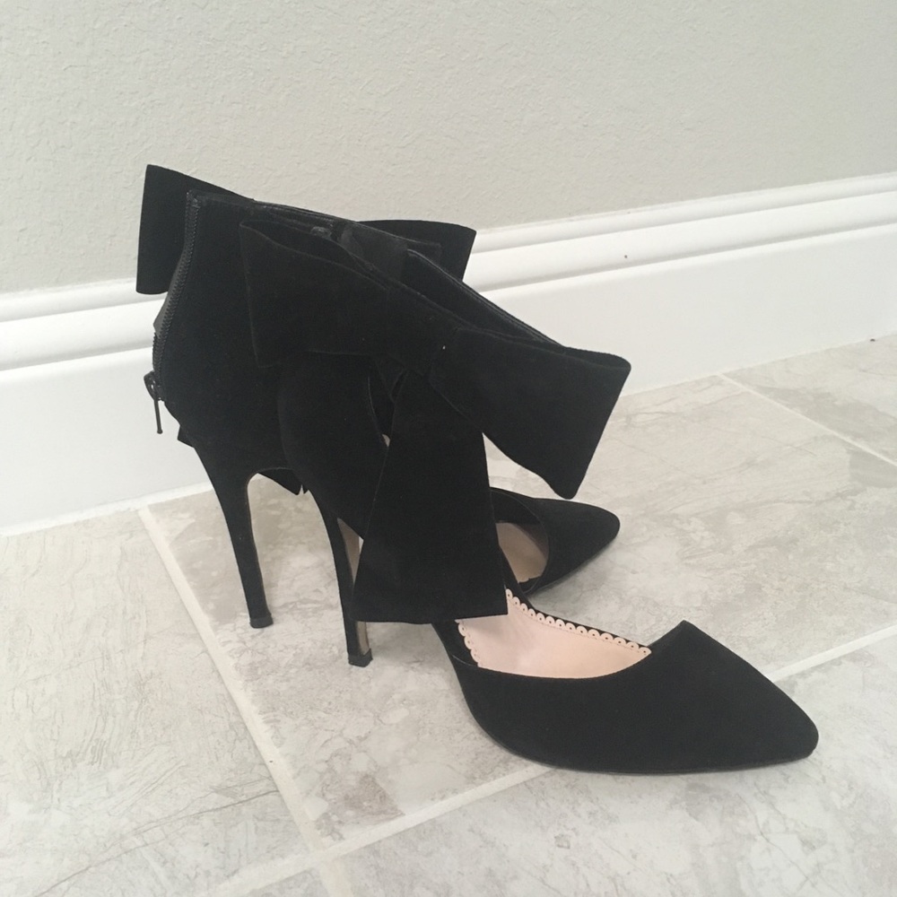 Madison by Shoedazzle Velvet Bow Heels
